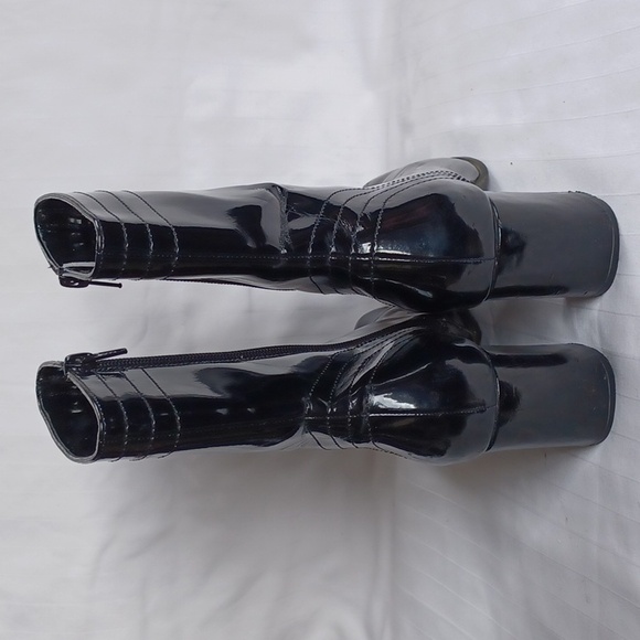 Aquatherm by Santana "Suzanne" Patent Bootie- Sz. 7.5 - Picture 5 of 12